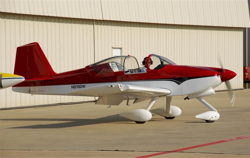 RV-6A Red and WhiteNice paint job on this RV-6A at a fly-in in Texas.