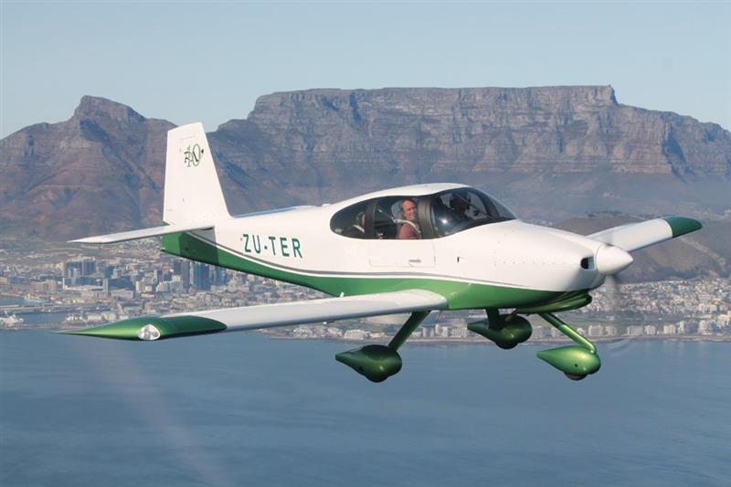 RV10 in front of Table Mountain